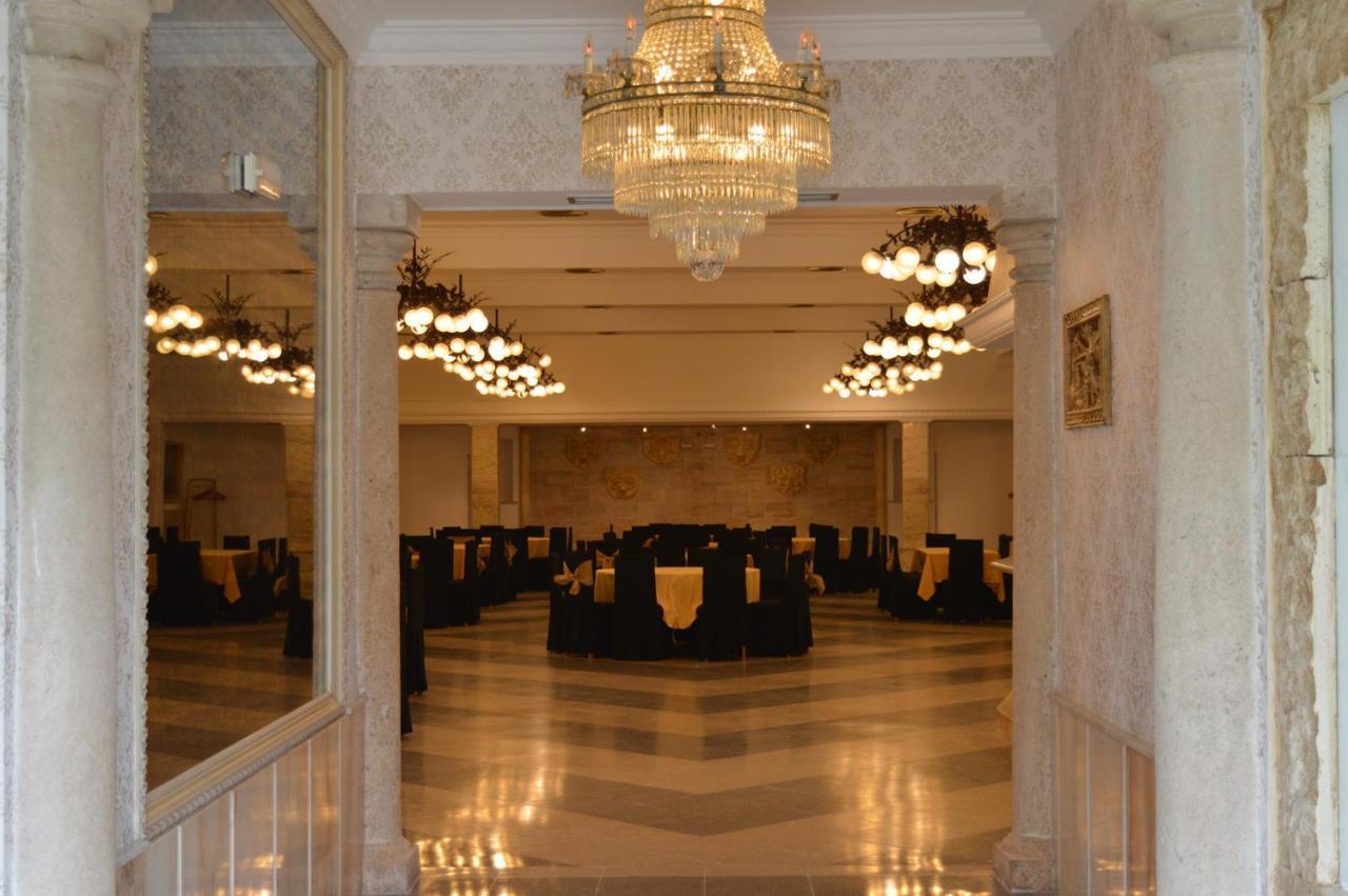 Nuevo Hotel Capitolio Valdepenas Luaran gambar