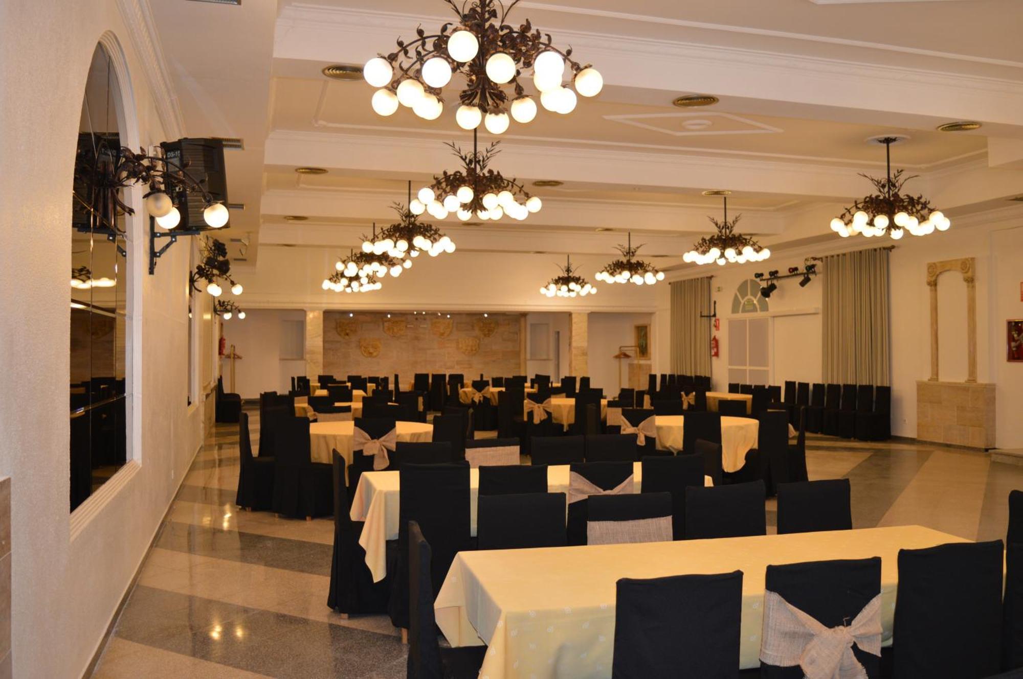 Nuevo Hotel Capitolio Valdepenas Luaran gambar